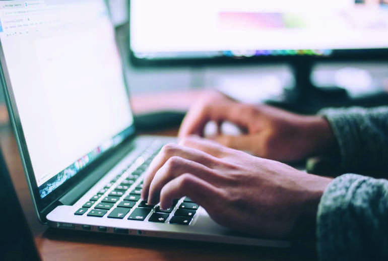 Choosing Between Shared and VPS: A Guide